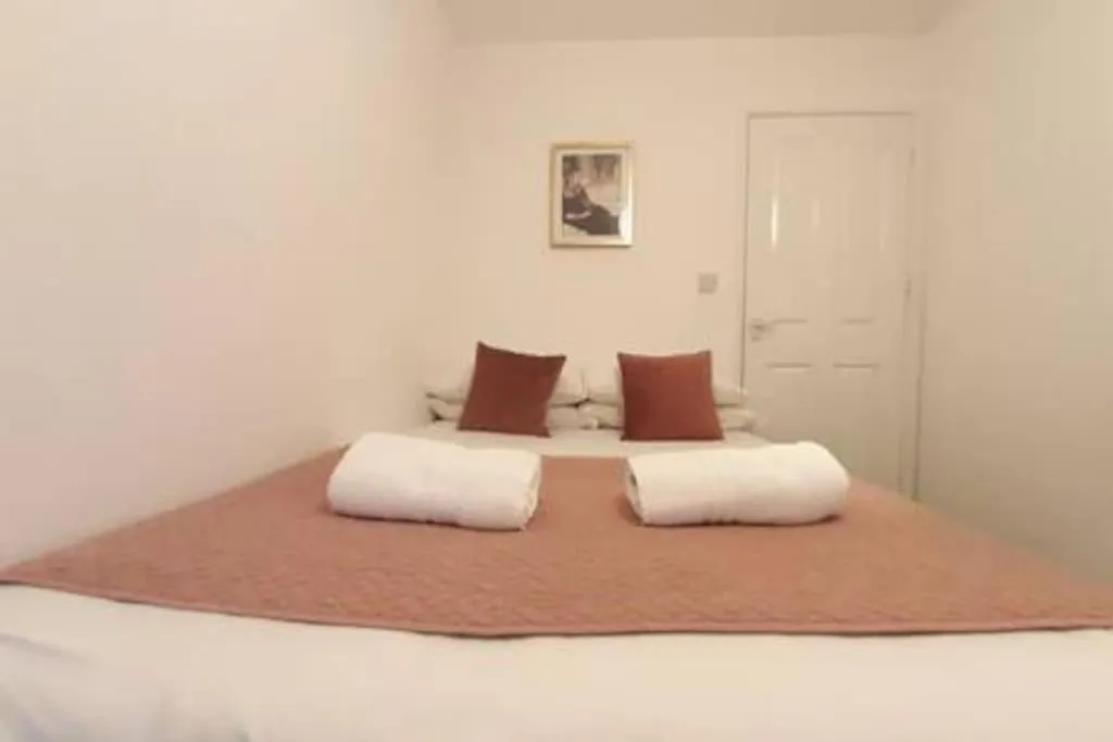 Cosy - Stylish - Close To Centre Cardiff 0*,