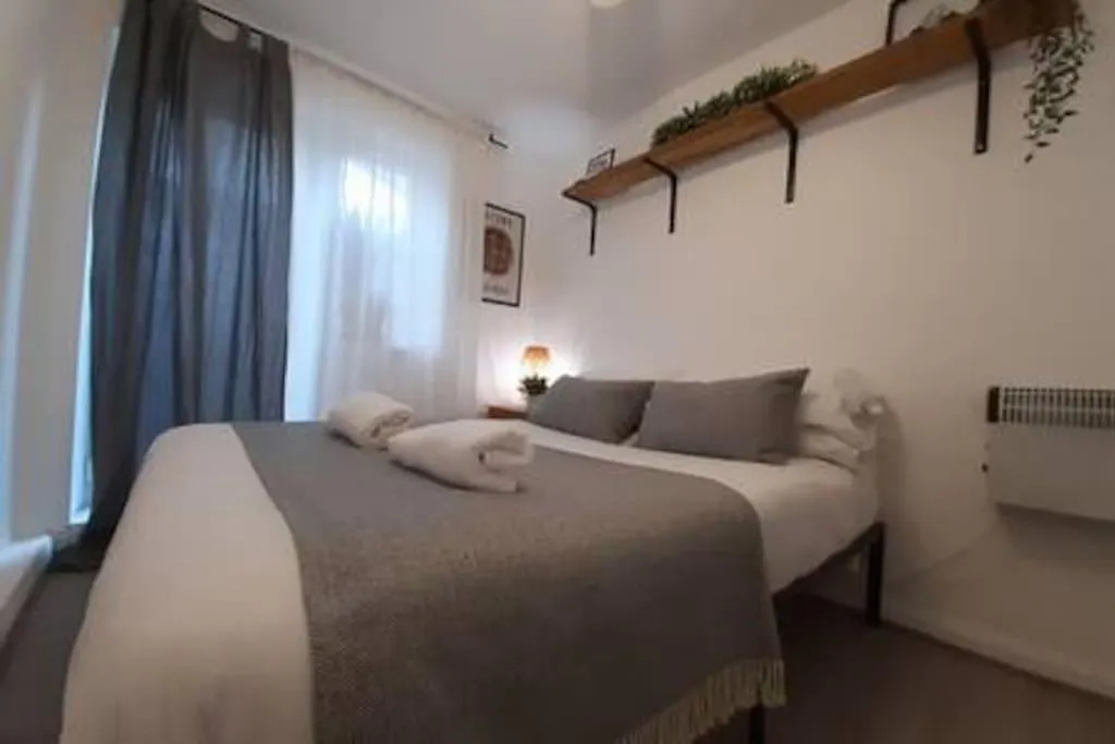 Cosy - Stylish - Close To Centre Cardiff 0*,
