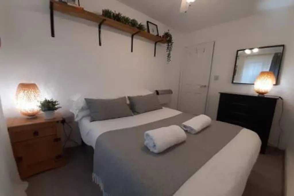 Cosy - Stylish - Close To Centre Cardiff 0*,